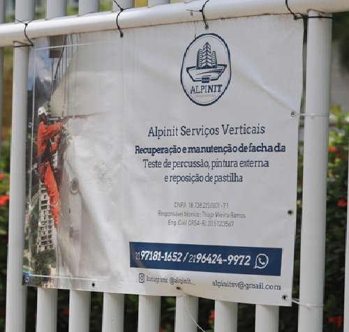 Higienização de fachada comercial — ALPINIT